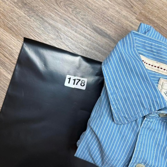 crazy y2k hollister blue and white pinstriped long sleeve button up pocket shirt - Picture 6 of 6